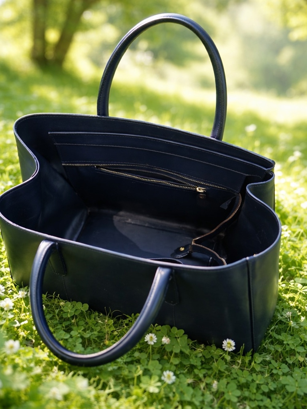 Classic Black  Leather Tote Bag - Women's Everyday Carry - Picture 2 of 10